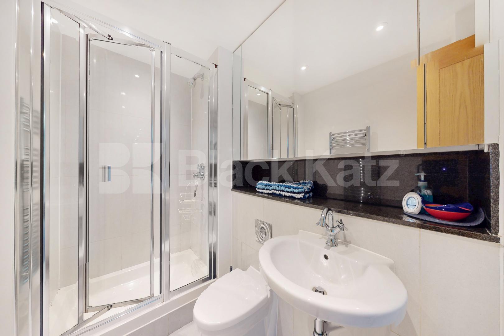 Stunning 3 bed 3 bath overlooking the Thames Flagstaff House St George Wharf, Vauxhall